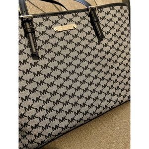 NWT Michael Kors Large Carryall Tote